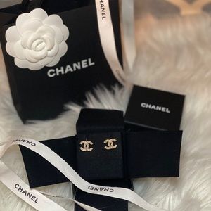 CHANEL CC studs